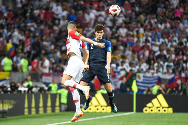 凭借其卓越 凭借其卓越